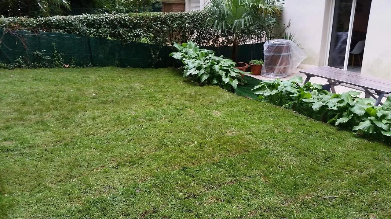 Appartement Type 2 En Rez De Jardin Bayonne 0*,  France